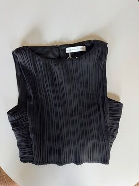 NWT Black Pleat Sleeveless Top